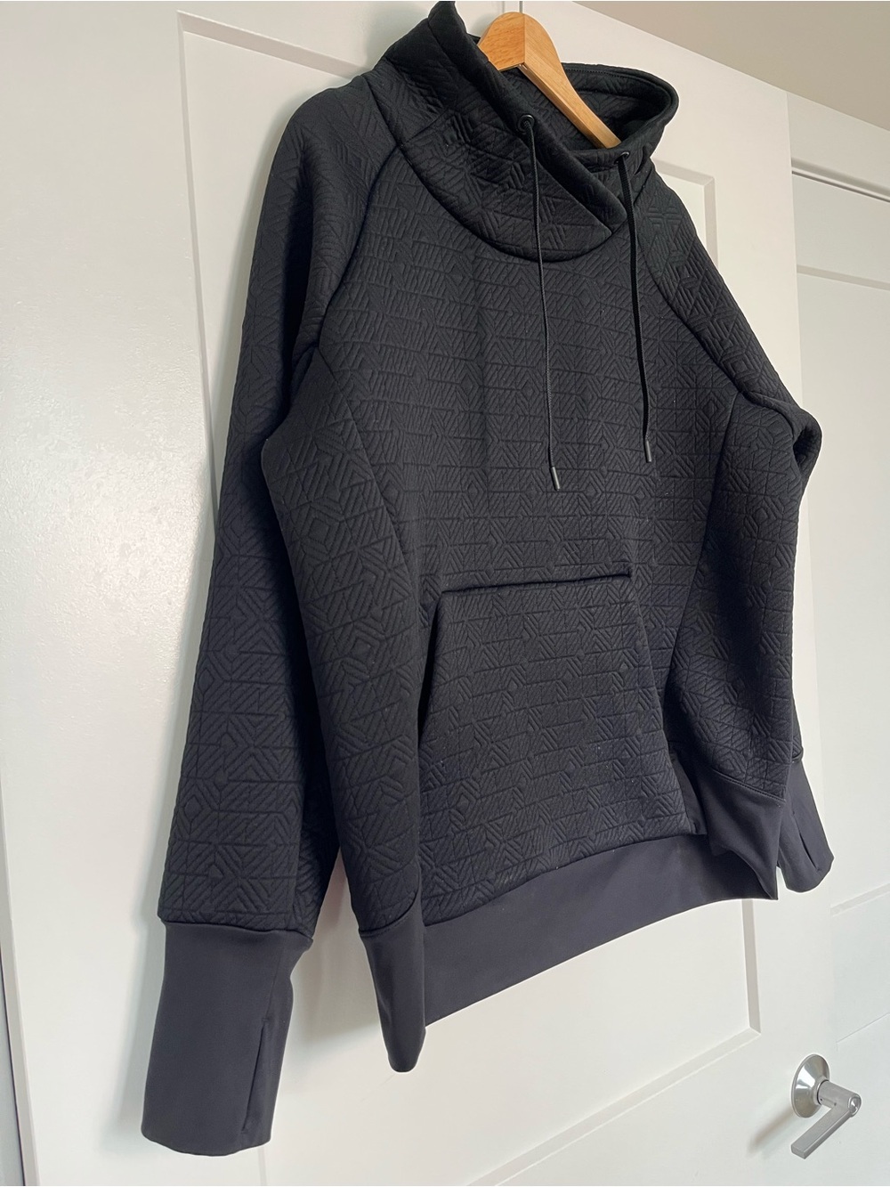 Athleta Black Jacquard Quilted Cowl Neck Hoodie Pullover Thumbhole Size Large - Picture 2 of 12